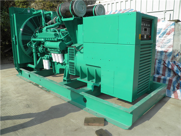 巴林右出租发电机 发电机组厂家：柴油发电机组的控制屏的作用是什么？