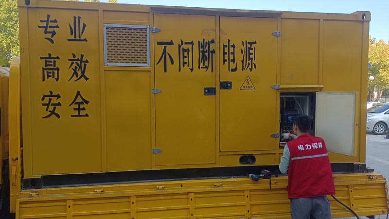 巴林右柴油发电机组和UPS电源配合使用时，如何避免切换过程中的电力中断？